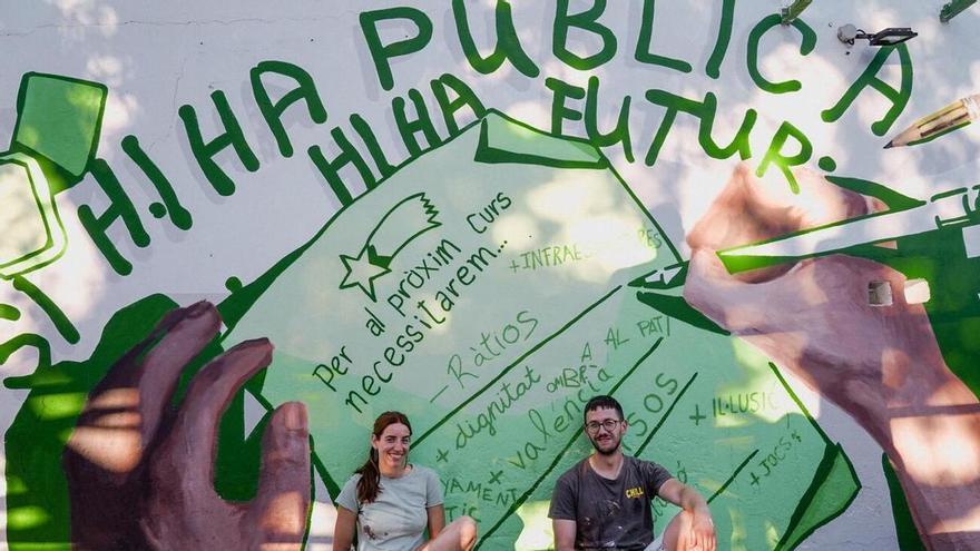 Un mural en Potries para dar visibilidad a las reivindicaciones de los docentes: La carta los Reyes Magos con las peticiones para el próximo curso