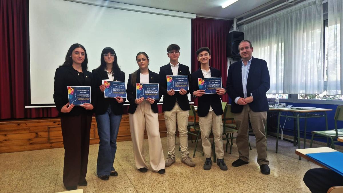 Equipo debate IES Aguilar y Eslava en Huesca.