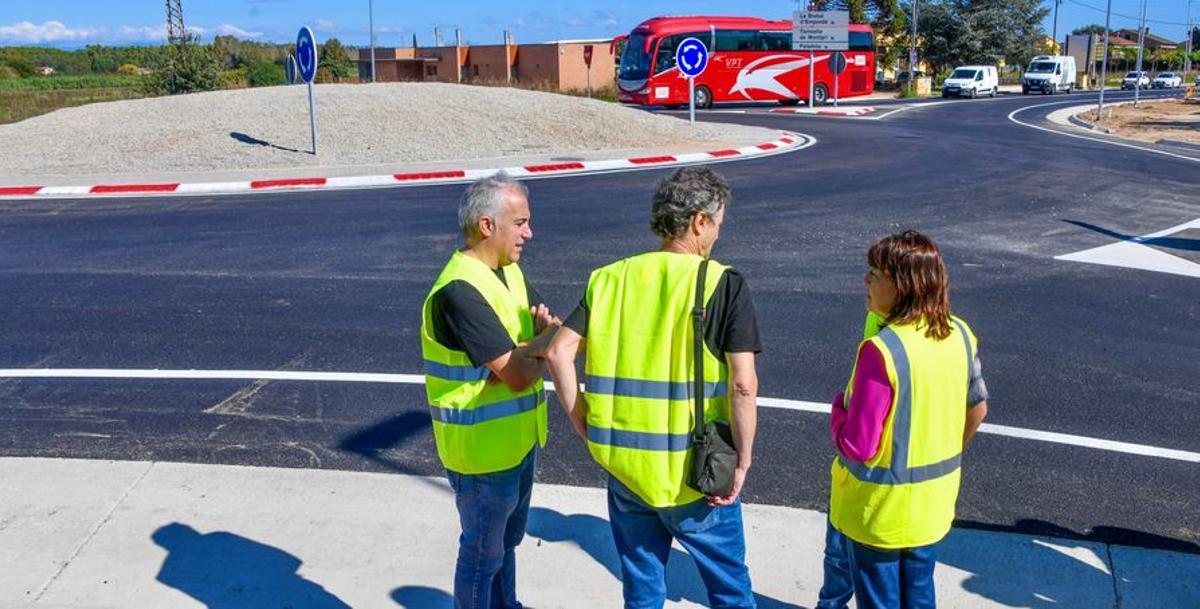 La consellera a la nova rotonda.