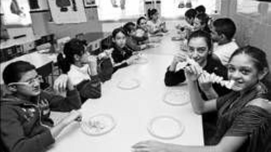 Suerte de Saavedra celebra el Día de la Alimentación con frutas y consejos