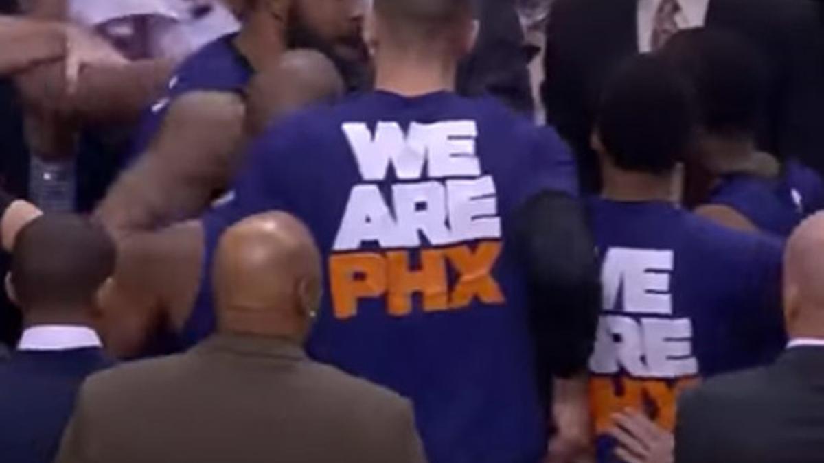 Enganchón en el banquillo de los Suns