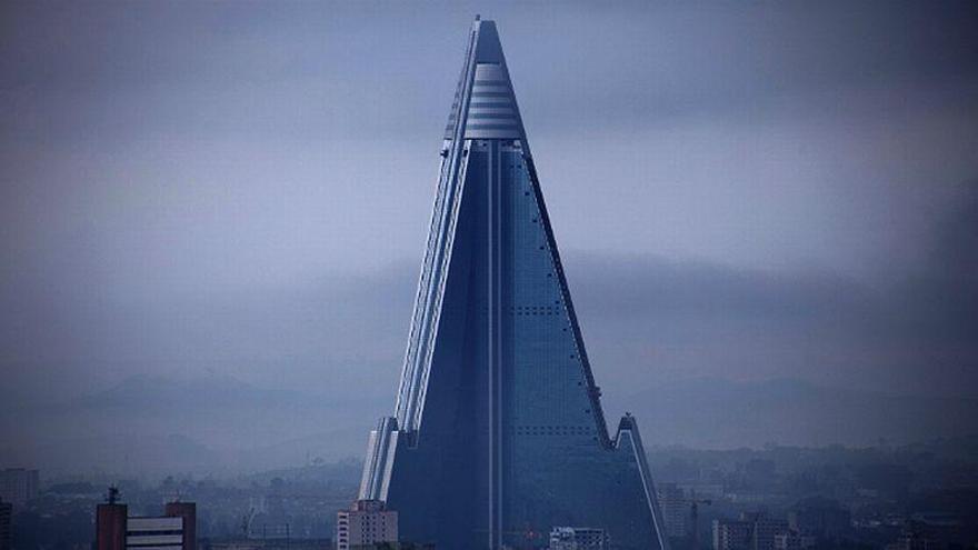 Misteriosas luces se encienden en el hotel fantasma Ryugyong