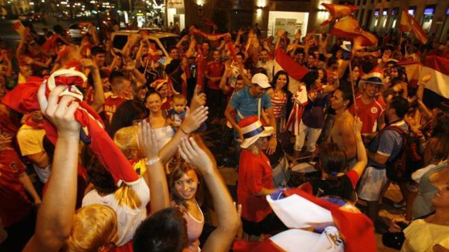 Imagen de aficionados malagueños celebrando una victoria del presente Mundial.