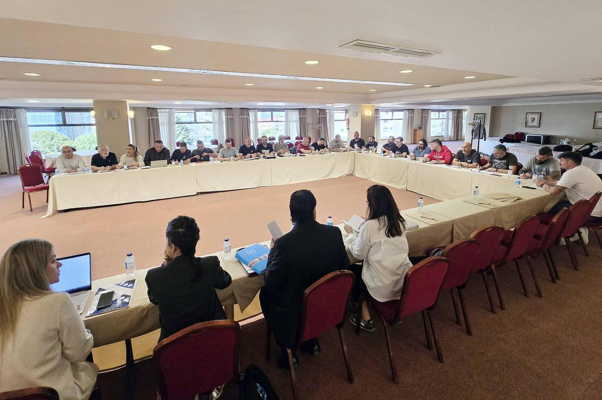 Una de las reuniones para la negociación del convenio del metal de Pontevedra.