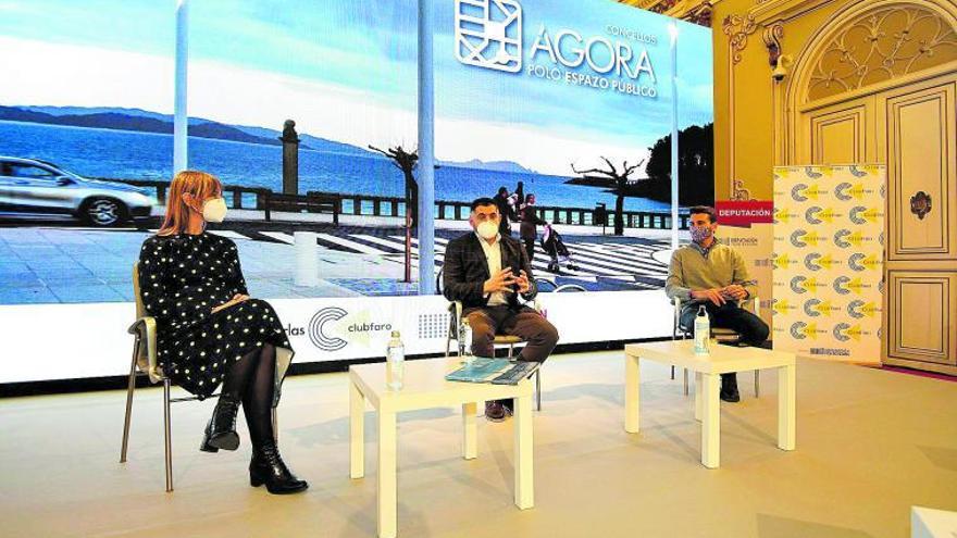 Ana Montalbán, Uxío Benítez e Nacho Tomás durante o debate celebrado onte no Pazo Provincial. |   // GUSTAVO SANTOS