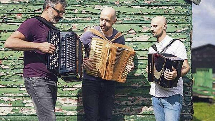 Foto promocional dos compoñentes de AccordTrio.