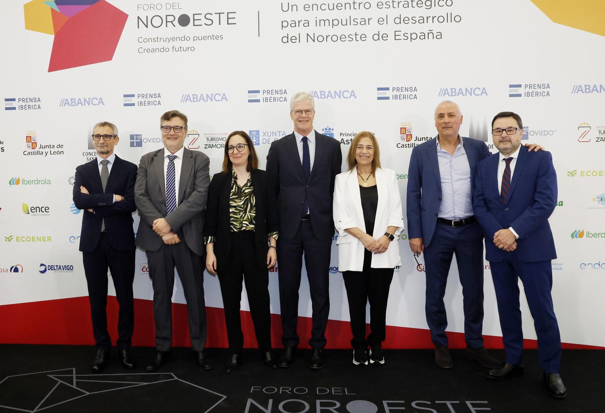 El poder político y empresarial se cita en Santiago