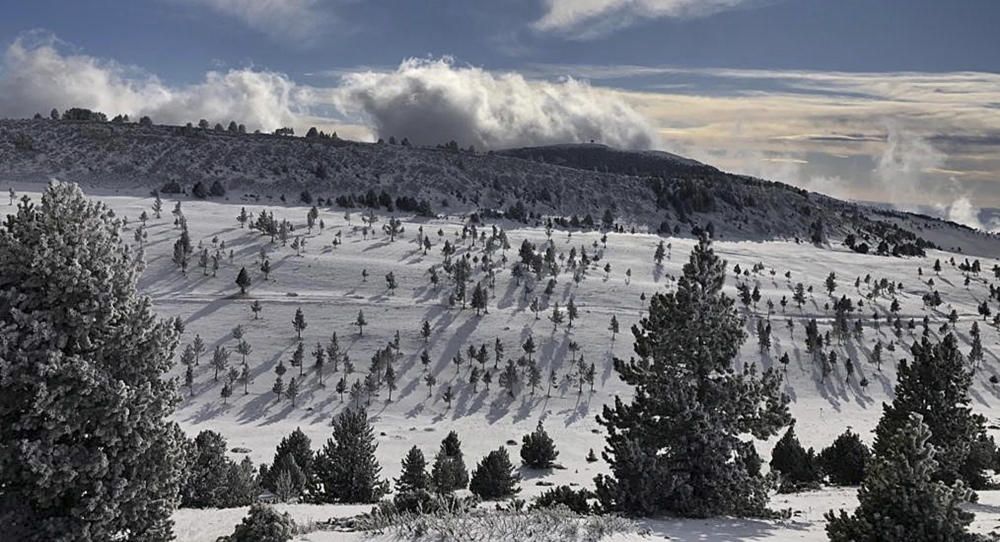 Pla de Bacies i Port del Comte nevat.