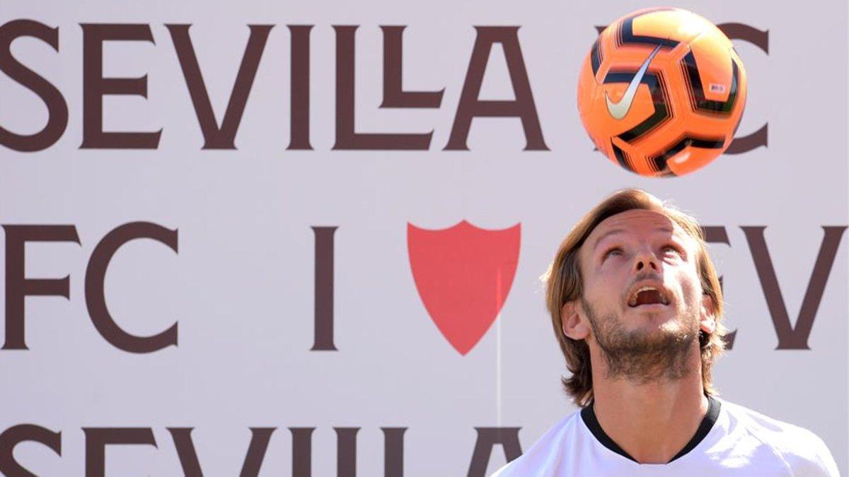 Rakitic, en una imagen de su presentación