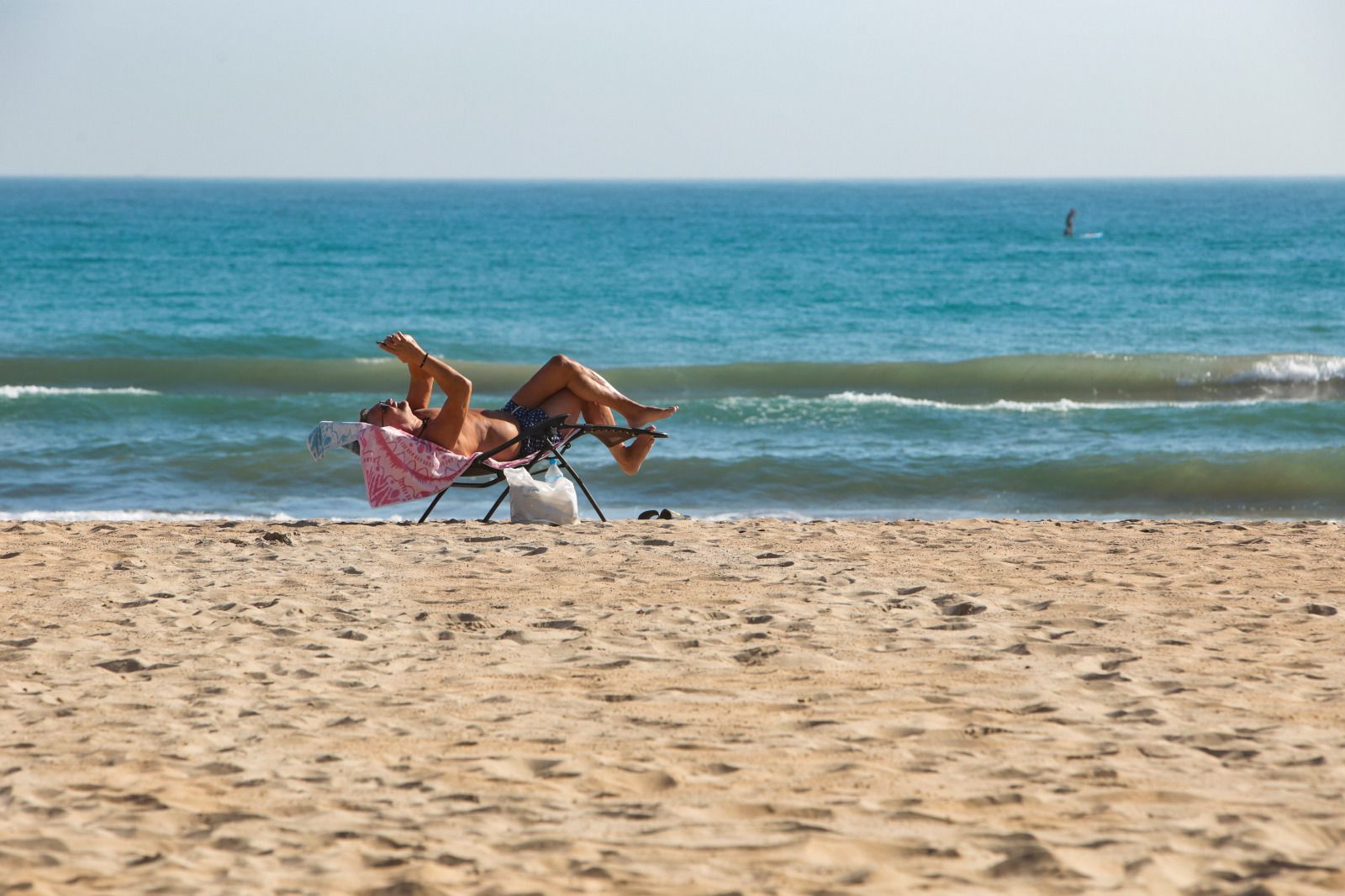 Ambiente primaveral en la playa de San Juan el primer sábado de febrero