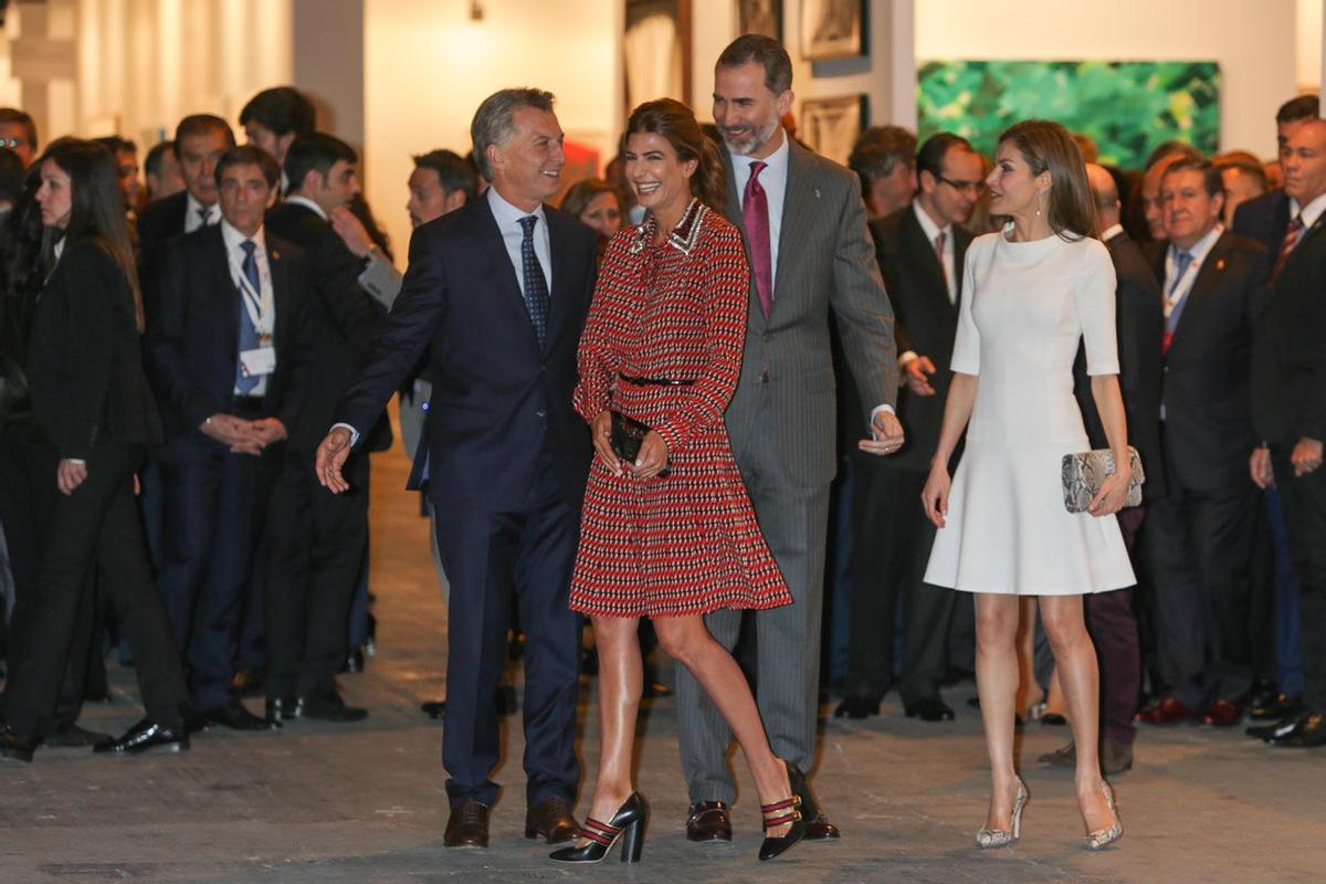 El Presidente de Argentina con Juliana Awada y los Los Reyes en ARCO