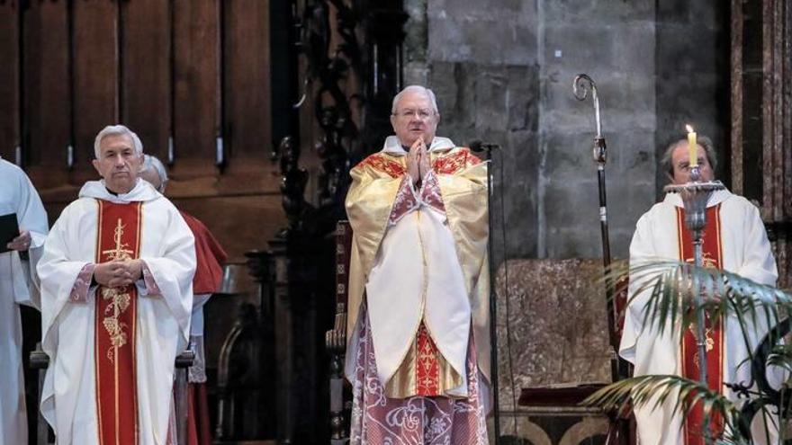 Bischof Javier Salinas am Dienstag in der Kathedrale.