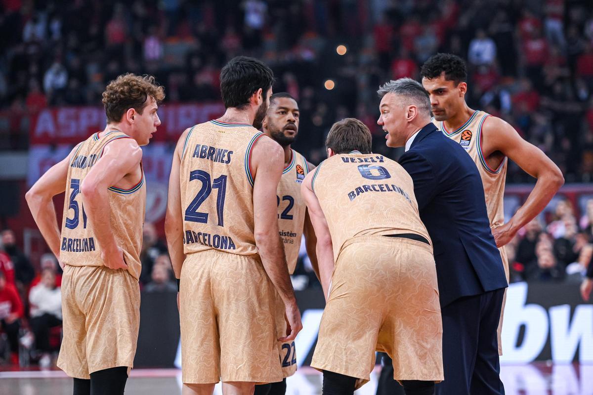 Head coach Sarunas Jasikevicius of FC Barcelona during the Turkish Airlines EuroLeague basketball match between Olympiacos Piraeus and FC Barcelona on March 7, 2023 at Peace and Friendship Stadium in Athens, Greece - Photo Stefanos Kyriazis / LiveMedia /