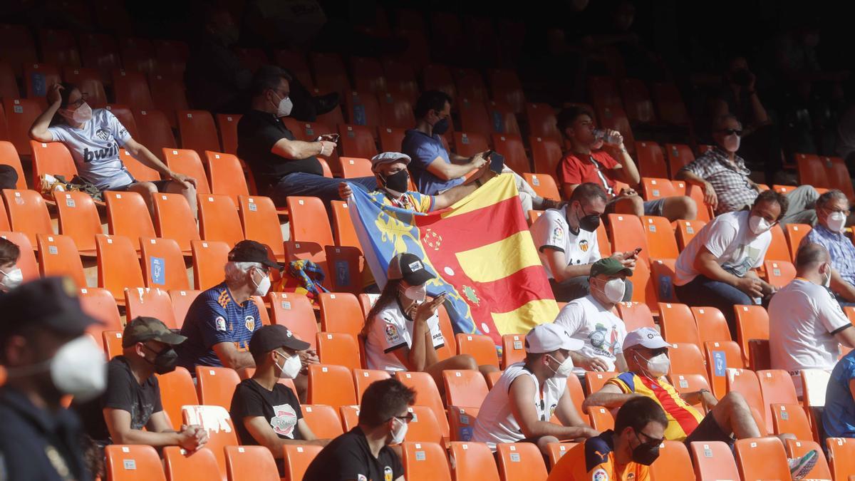 La afición volvió a Mestalla contra el Eibar.