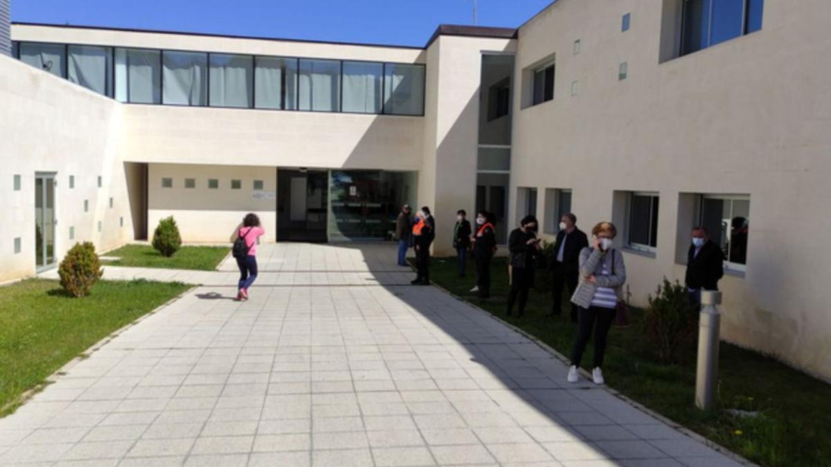 El consejo de Juventud dispone de un punto de recogida en el hospital. | E. P.