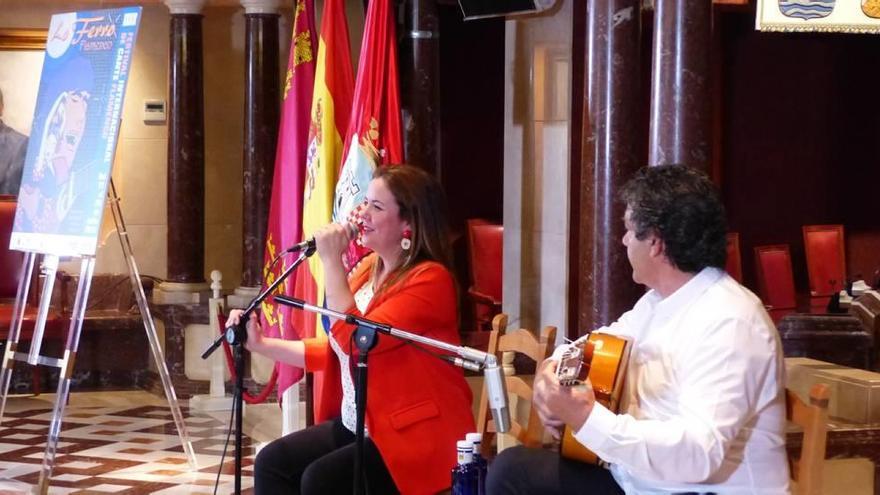 Esther Merino y El Torero, durante su actuación en la Asamblea Regional.