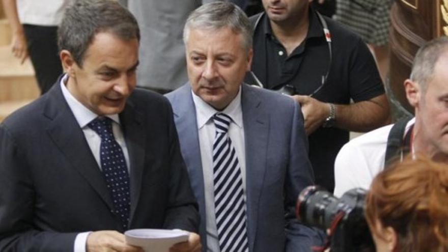 Zapatero abandona "satisfecho" el Congreso