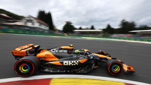 McLaren driver Lando Norris of Britain steers his car during the second practice session ahead of the Formula One Grand Prix at the Spa-Francorchamps racetrack in Spa, Belgium, Friday, July 26, 2024. The Belgian Formula One Grand Prix will take place on Sunday. (AP Photo/Geert Vanden Wijngaert). EDITORIAL USE ONLY/ONLY ITALY AND SPAIN