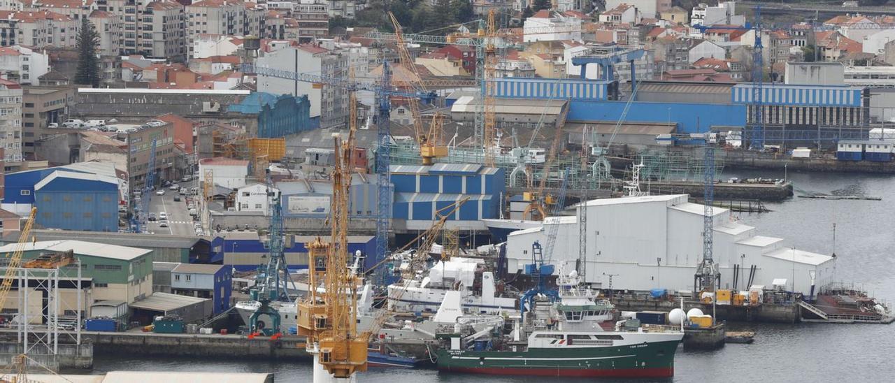 Vista general delos astilleros dela ría de Vigo.  | R. GROBAS