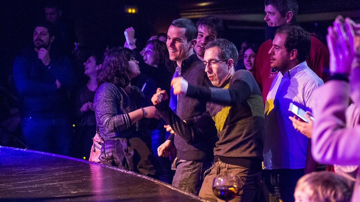 Pol y Jaume, en primera fila del concierto de PorFinViernes, en Luz de Gas.