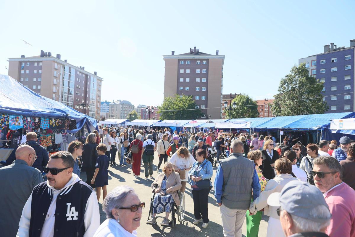Una de las primeras jornadas del Mercado de La Corredoria.
