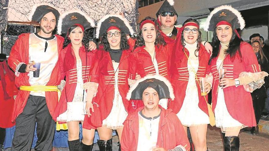 Un baile de disfraces con orquesta y discomóvil abre hoy el Carnaval