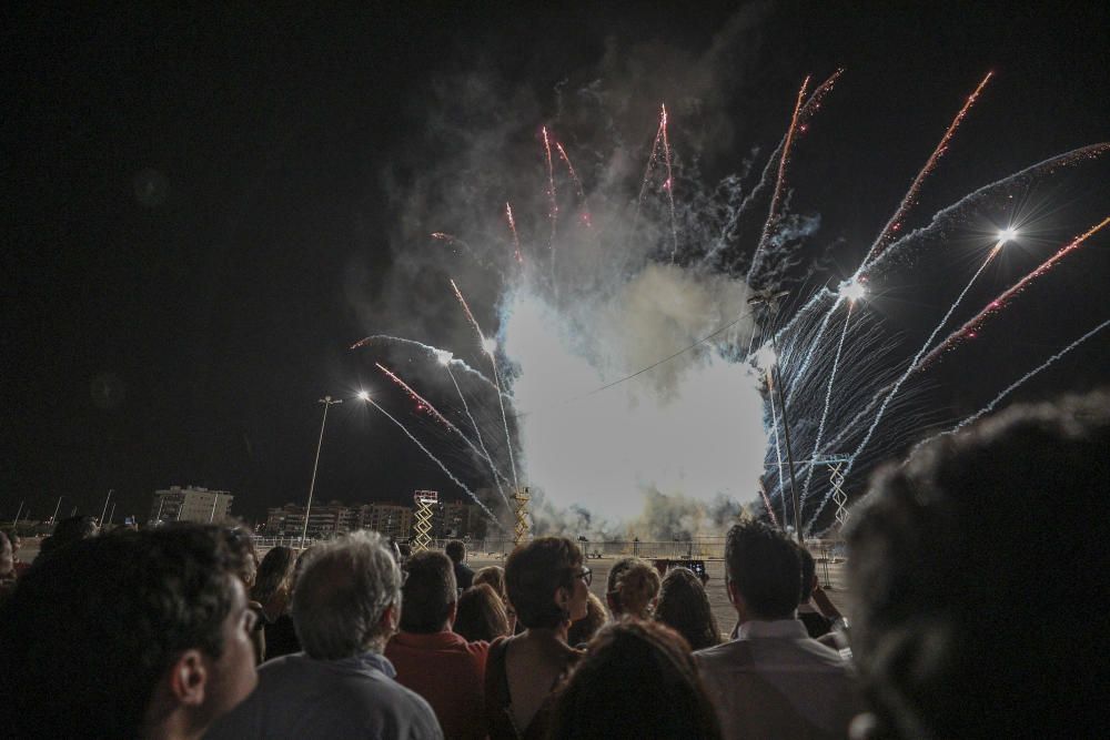 Mascletà nocturna de las fiestas de Elche