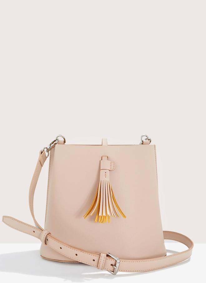 Tesoros de rebajas 'mid season', bolso cubo de Adolfo Domínguez (112€)