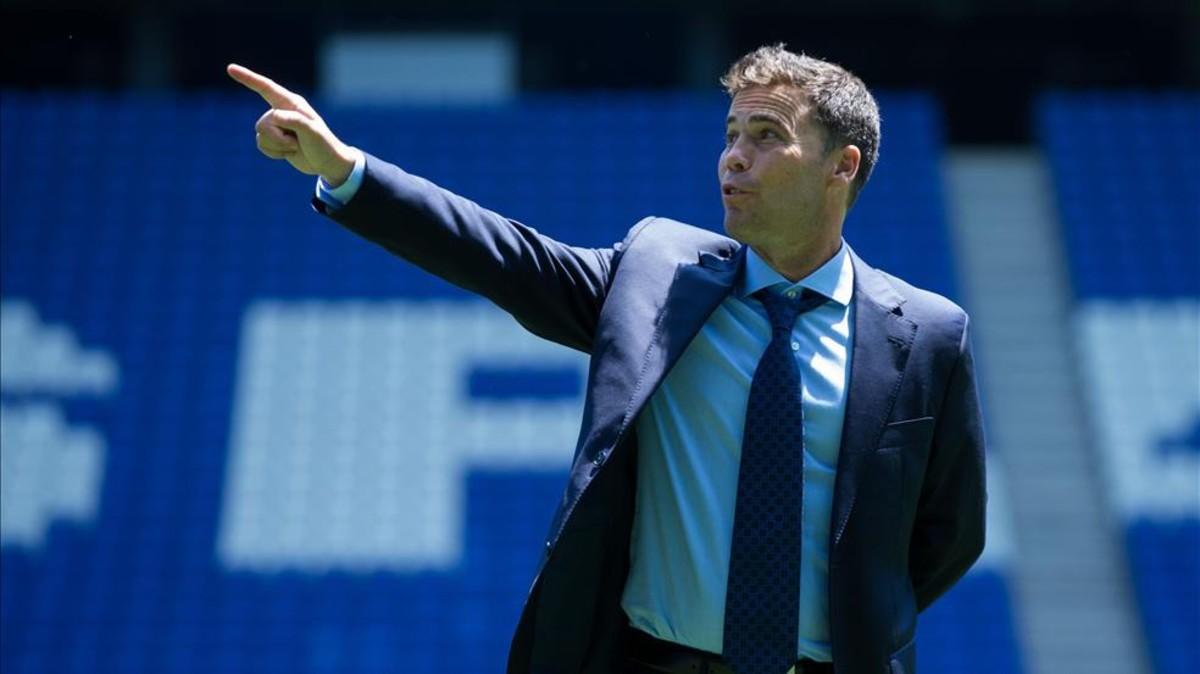 El nuevo entrenador blanquiazul,  Joan Francesc Ferrer Sicilia, durante su presentación