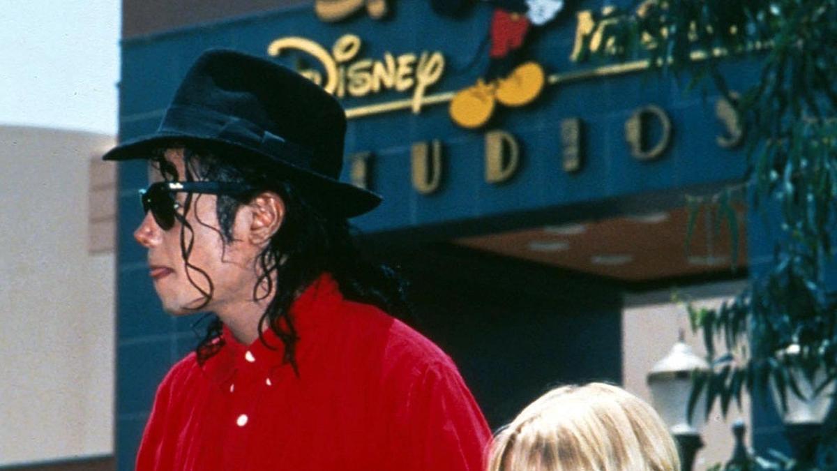 Macaulay Culkin y Michael Jackosn en Disney World en 1991