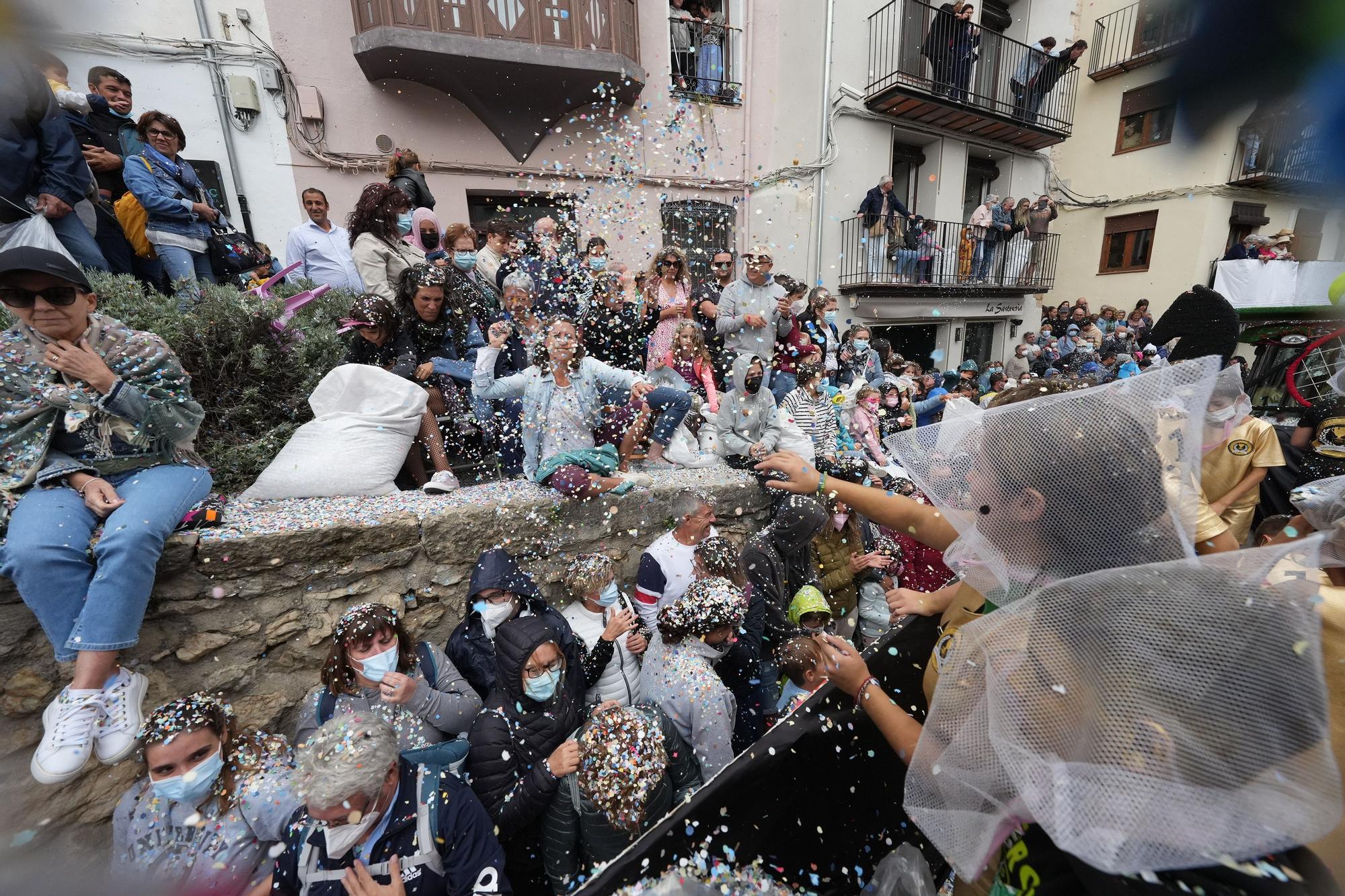 Búscate en el desfile de carrozas y disfraces de l'Anunci de Morella