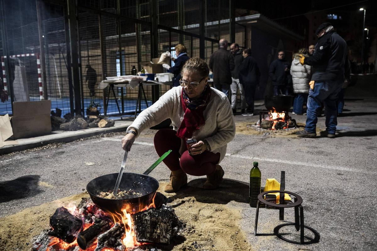 FOTOGALERÍA | Convivencia y migas en la barriada de San Francisco de Cáceres