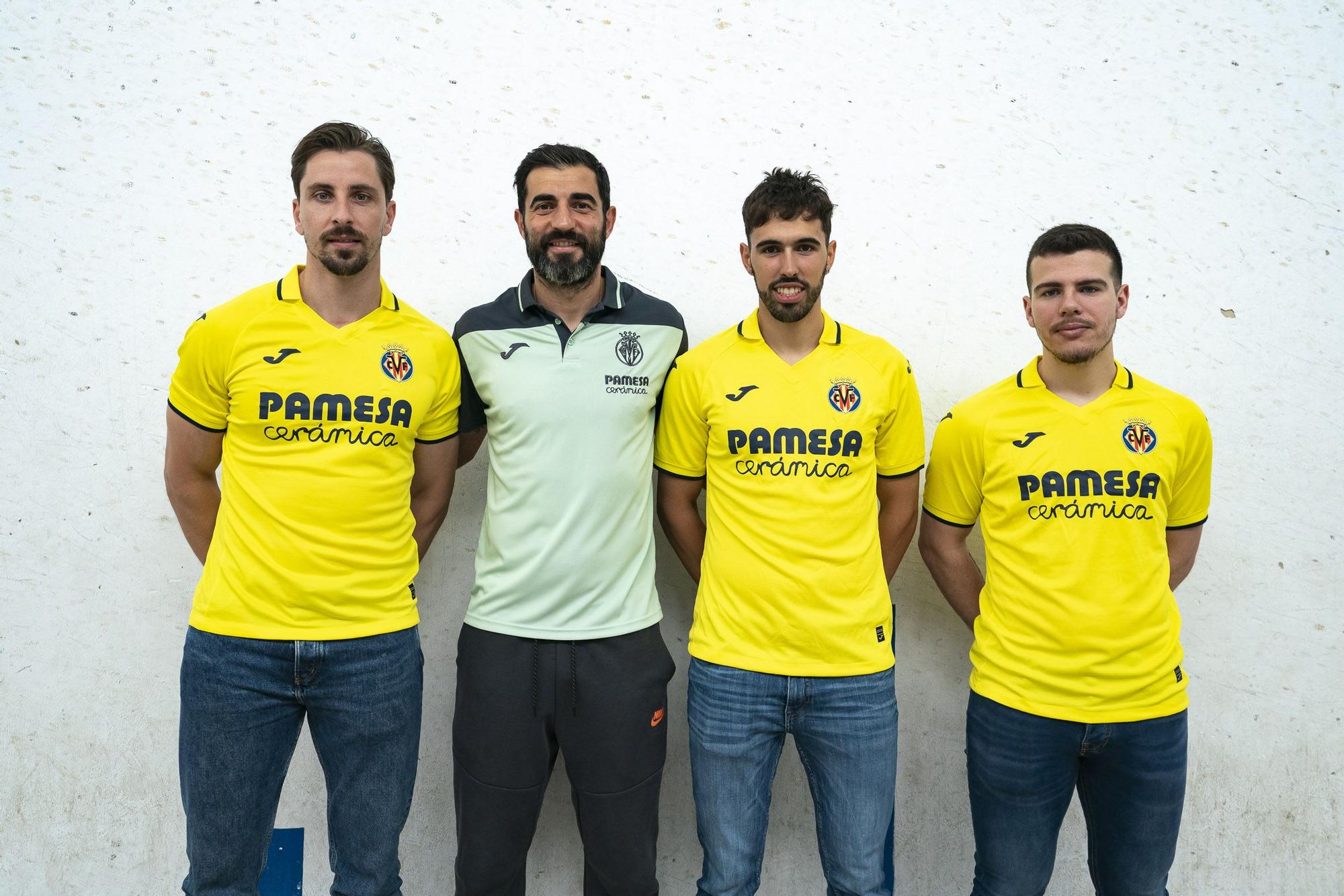 Galería | Raúl Albiol (Villarreal) se 'pasa' a la pilota valenciana