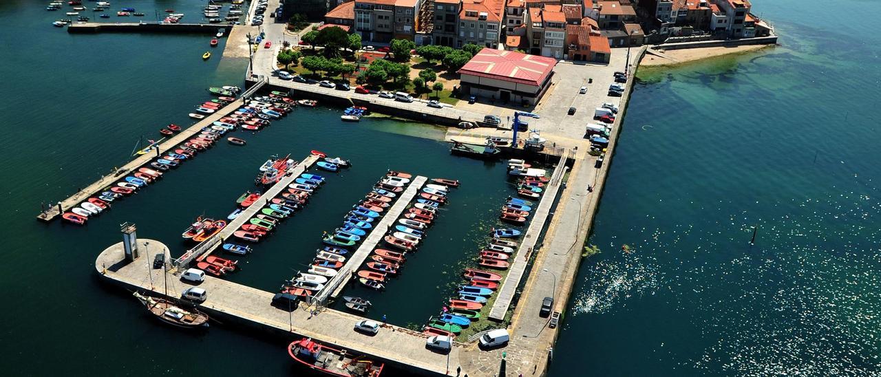 Una vista aérea del puerto de Carril.