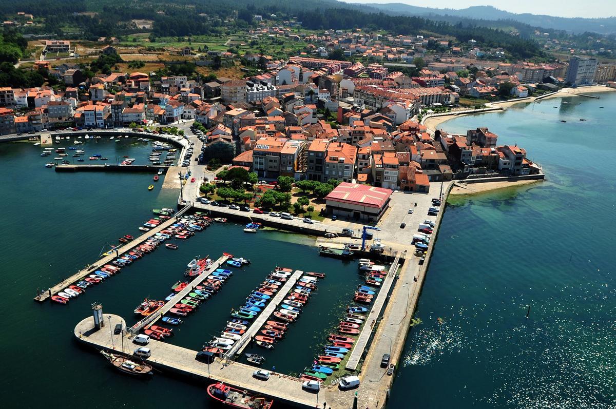 Una vista aérea del puerto de Carril.