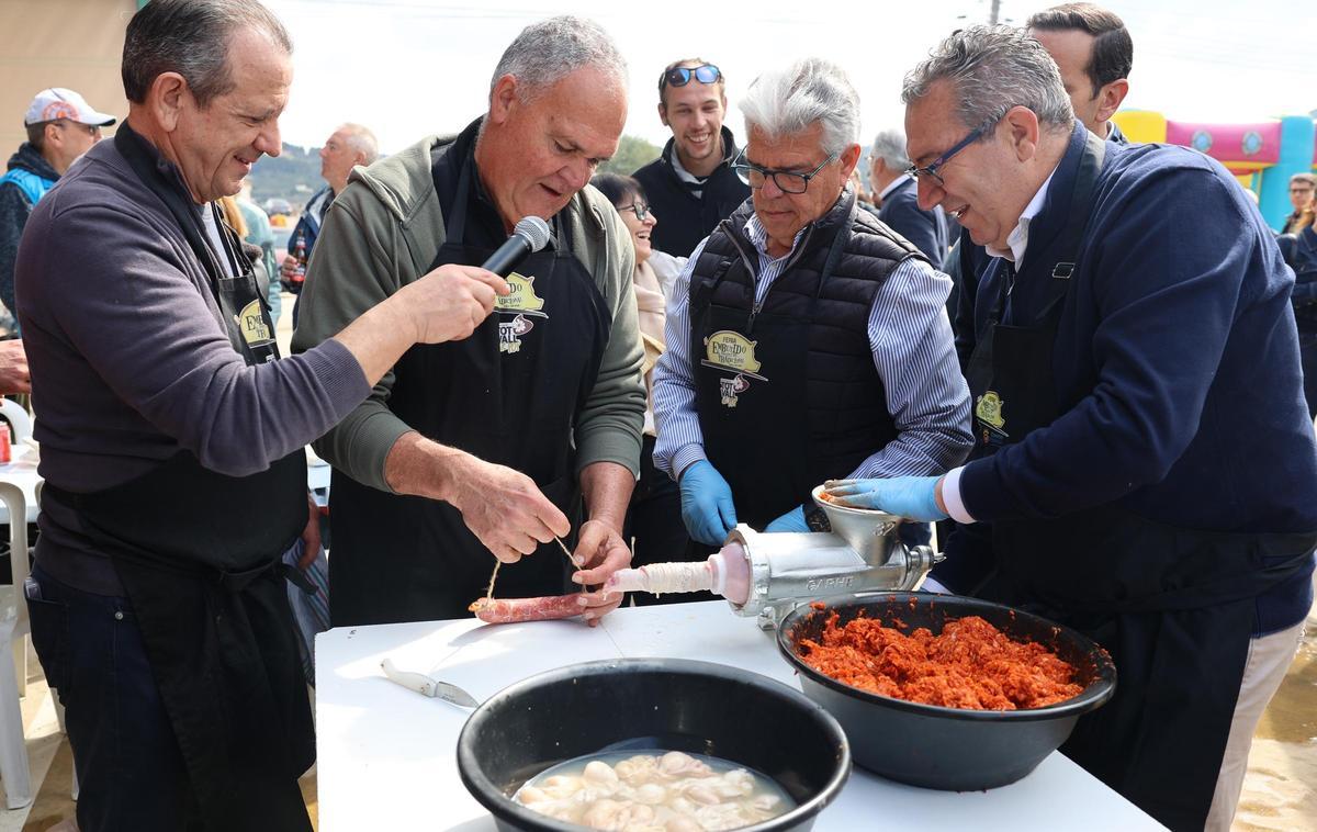El presidente de la Diputación se "doctoró" en embutidos artesanales