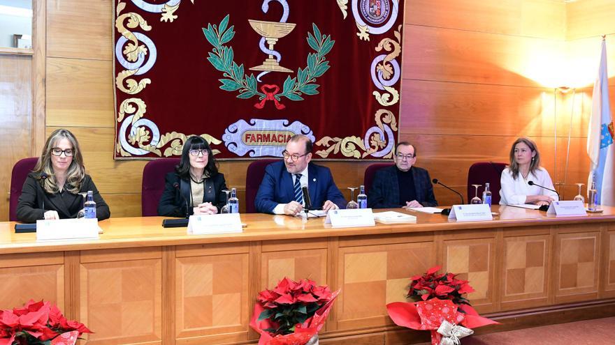 La Facultad de Farmacia celebra el día de su patrona con la entrega de insignias y diplomas