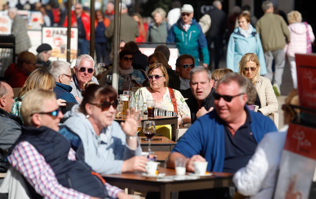 Turistas por el Centro de Málaga, en enero de 2023.