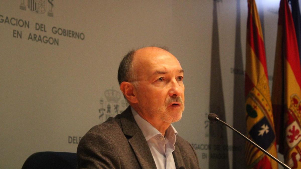 El delegado del Gobierno de España en Aragón, Fernando Beltrán, ha presentado el informe 'Cumpliendo', en la sede de Zaragoza.