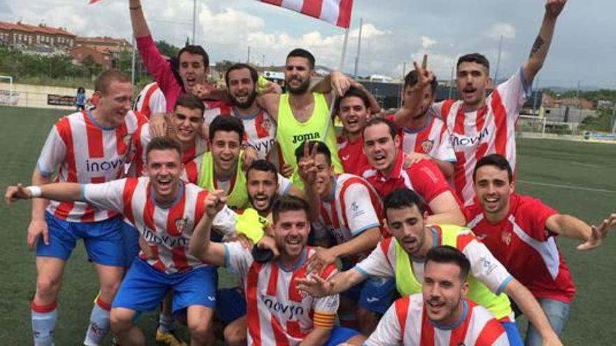 Els jugadors del Martorell van celebrar l&#039;ascens a Segona Catalana