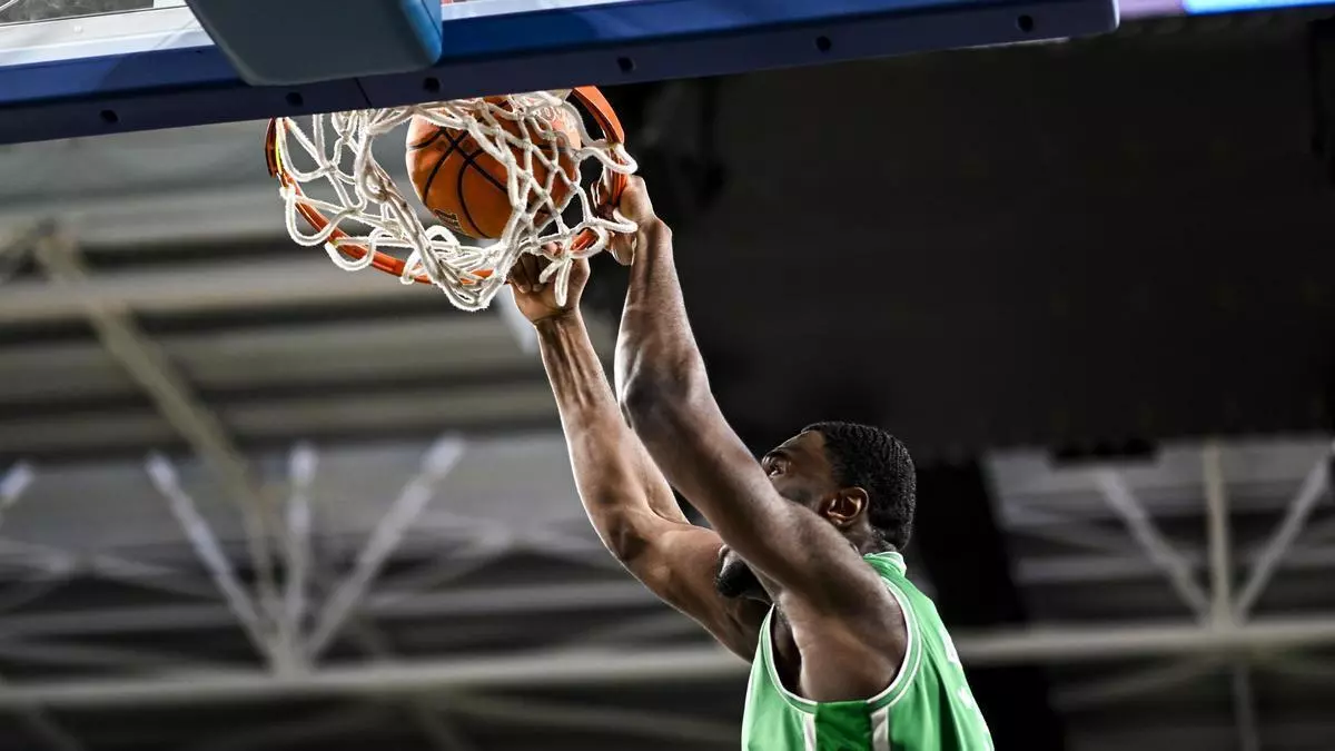 El Cáceres transforma su sufrimiento ante el Logrobasket en otro triunfo