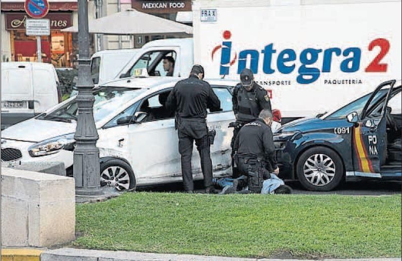 Un atracador roba un taxi tras efectuar cuatro disparos en la Petxina