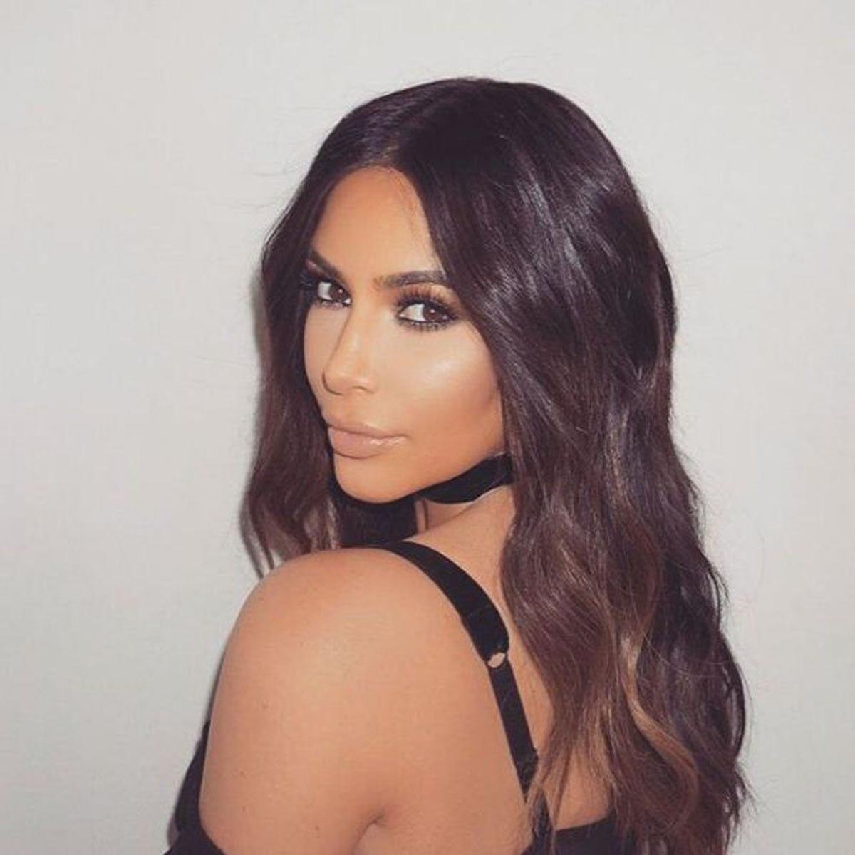 Kim Kardashian, con melena de rizo natural