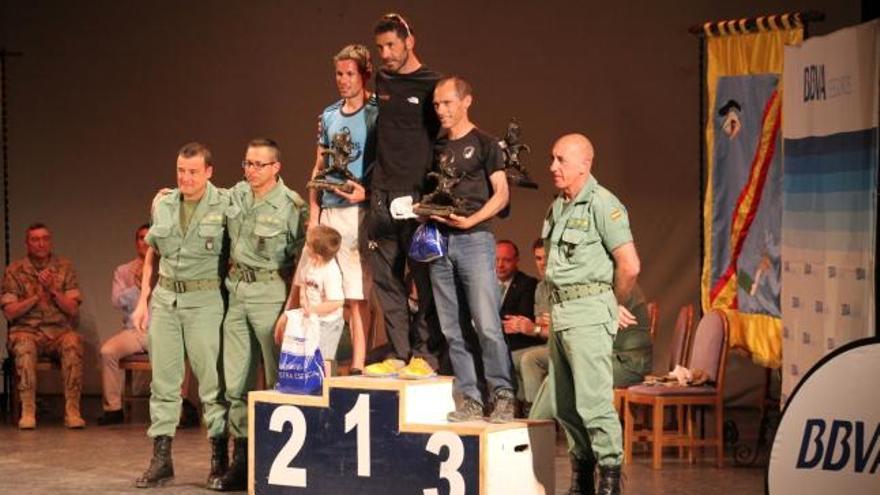 La Legión entrega los premios a los ganadores de los 101 Kilómetros en Ronda
