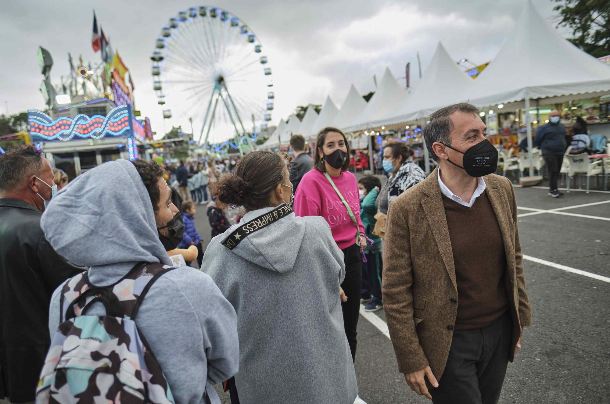 Visita al recinto de la feria de atracciones solidaria