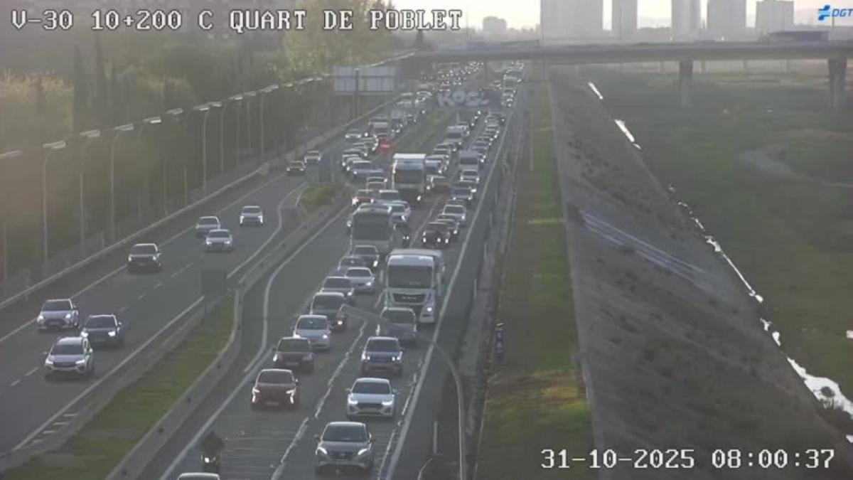 Circulación lenta en la V-30 a la altura de Quart de Poblet.
