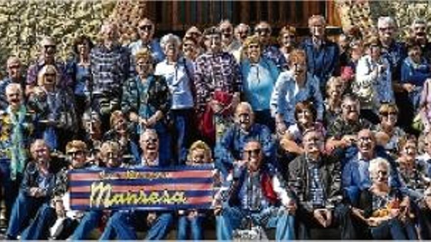 Més de 60 persones de la Penya Blaugrana de Manresa visiten les Caves Codorniu