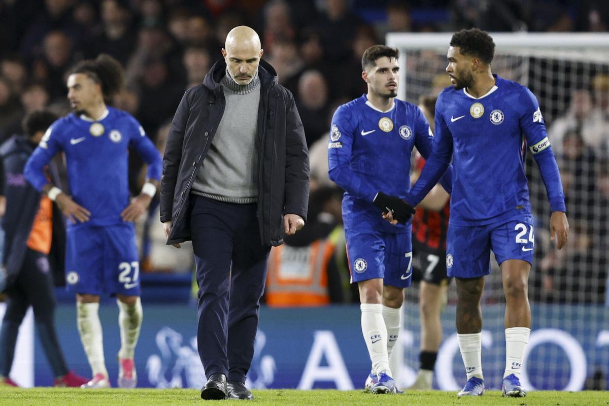 LONDON (United Kingdom), 01/01/2026.- (FILE) - Chelsea manager Enzo Maresca reacts after the English Premier League match between Chelsea FC and AFC Bournemouth, in London, Britain, 30 December 2025 (re-issued 01 January 2026). Chelsea announced on 01 January 2026 that the club and Enzo Maresca will part ways with immediate effect. (Reino Unido, Londres) EFE/EPA/DAVID CLIFF EDITORIAL USE ONLY. No use with unauthorized audio, video, data, fixture lists, club/league logos, 'live' services or NFTs. Online in-match use limited to 120 images, no video emulation. No use in betting, games or single club/league/player publications. EDITORIAL USE ONLY. No use with unauthorized audio, video, data, fixture lists, club/league logos, 'live' services or NFTs. Online in-match use limited to 120 images, no video emulation. No use in betting, games or single club/league/player publications