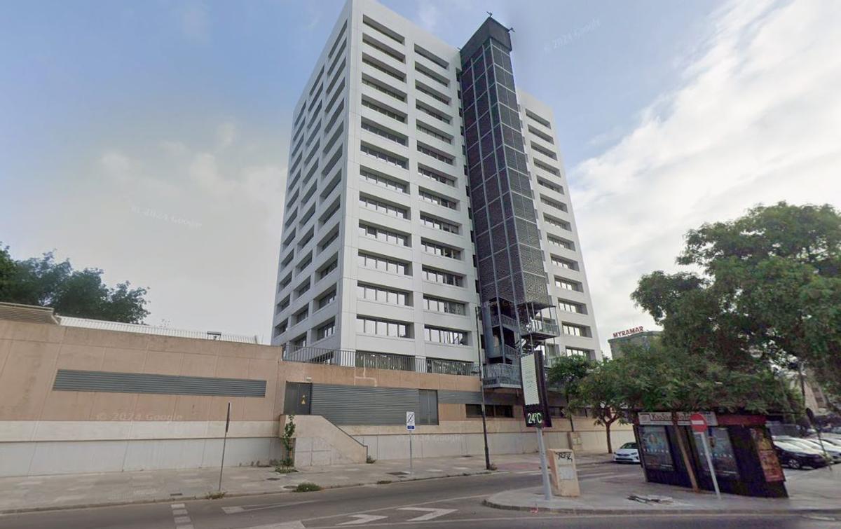 El 'Edificio Blanco' pertenece a la Junta de Andalucía y fue reformado en 2015.