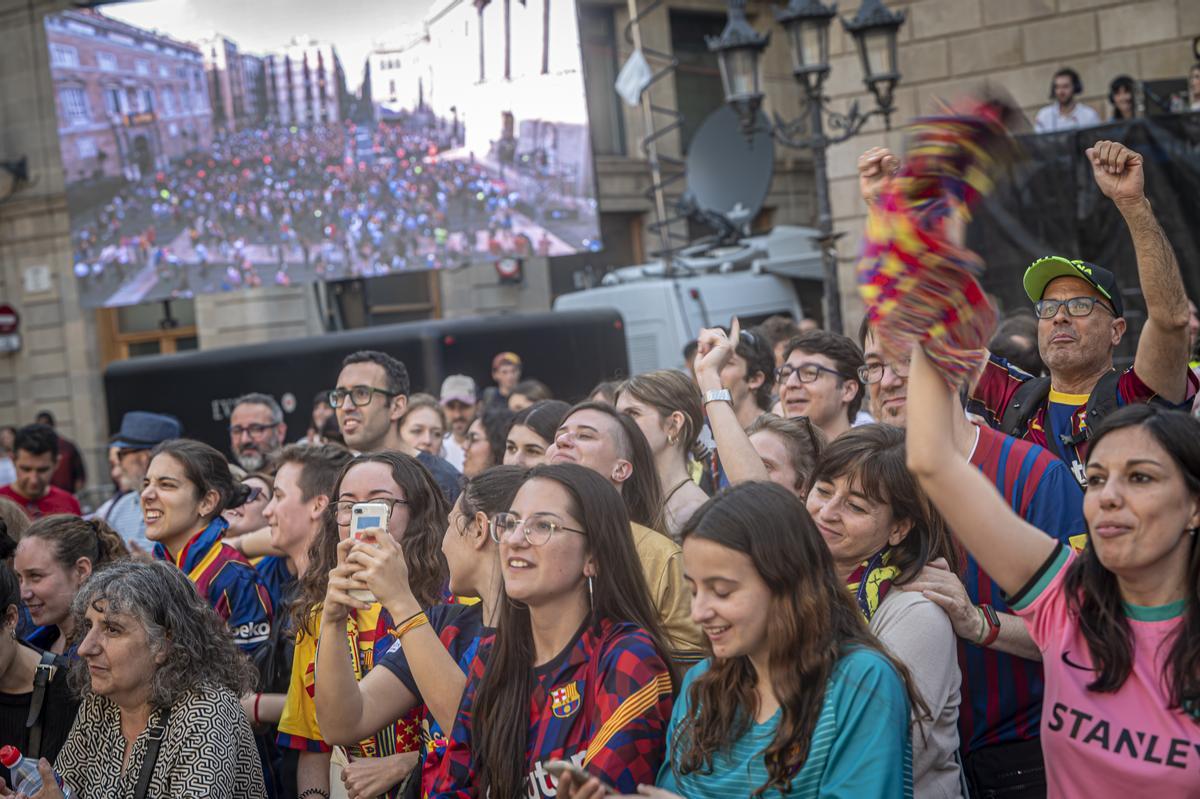 El Barça femenino celebra su Champions en la plaça Sant Jaume